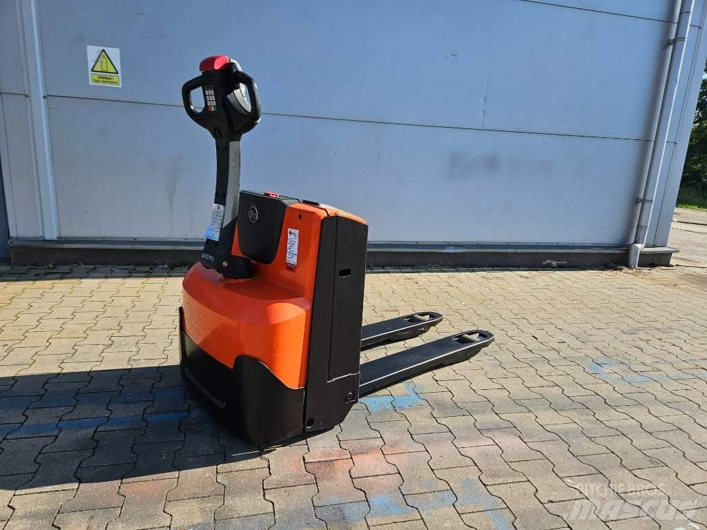 BT LWE 140 Niedergabelstapler