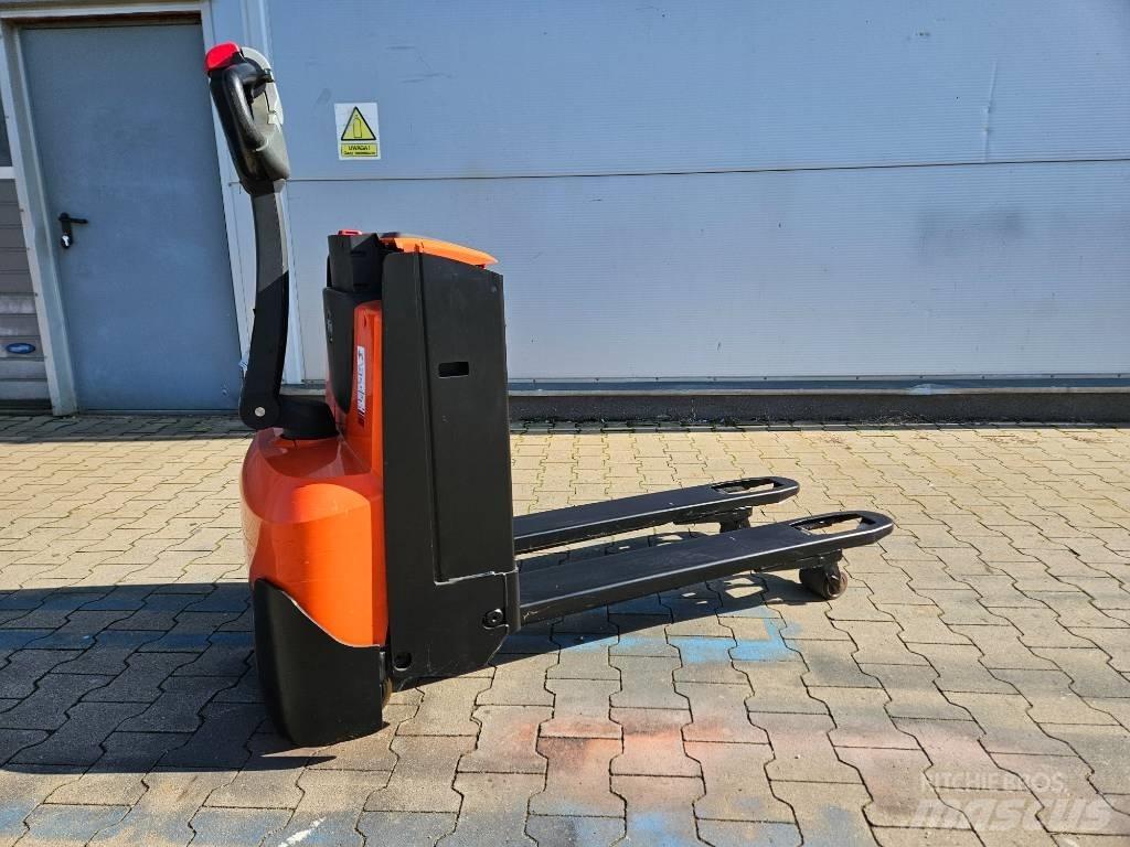 BT LWE 140 Niedergabelstapler