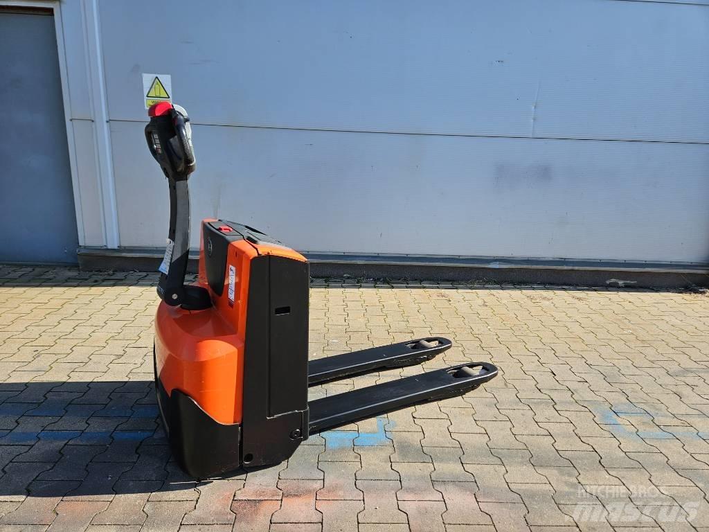 BT LWE 140 Niedergabelstapler