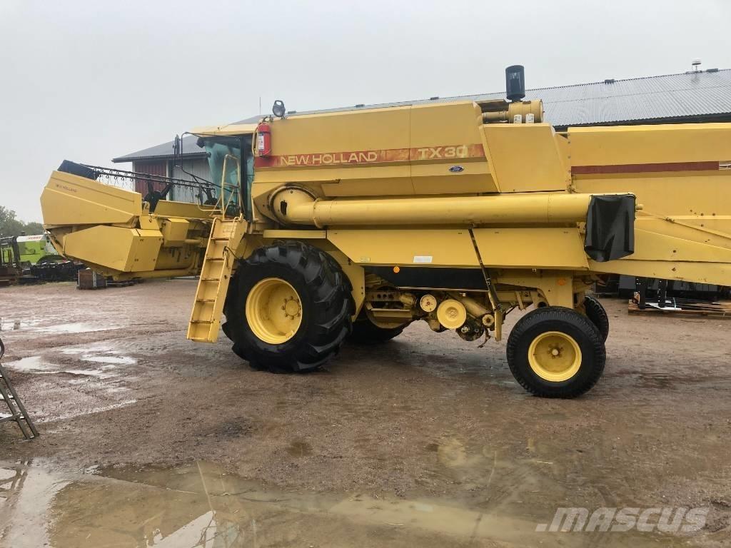 New Holland TX 30 Mähdrescher