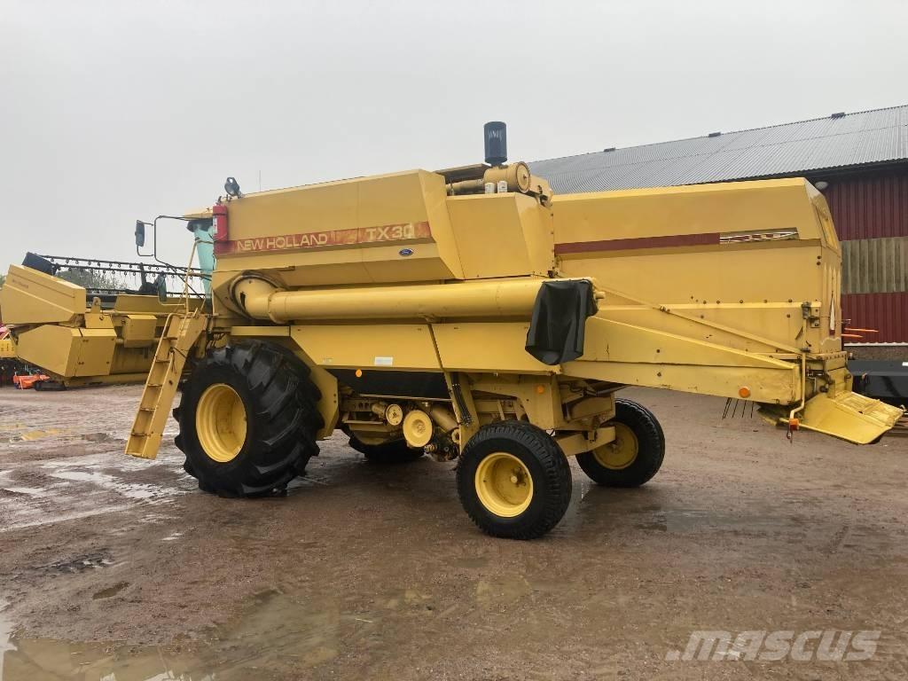 New Holland TX 30 Mähdrescher