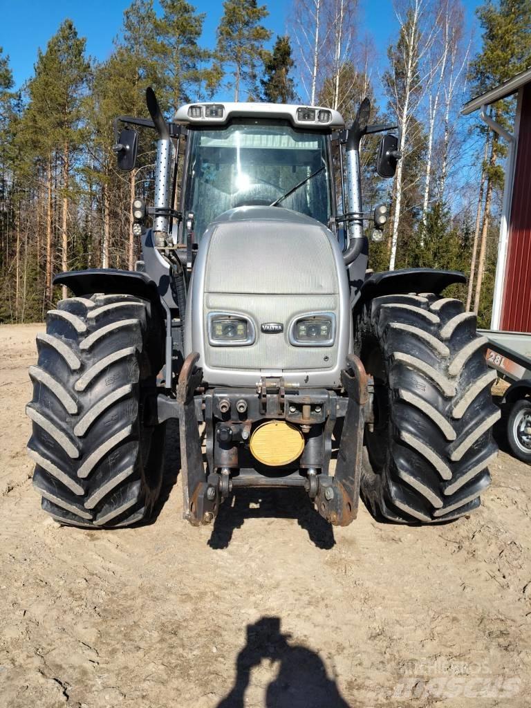 Valtra T130 Hi-Tek Traktoren