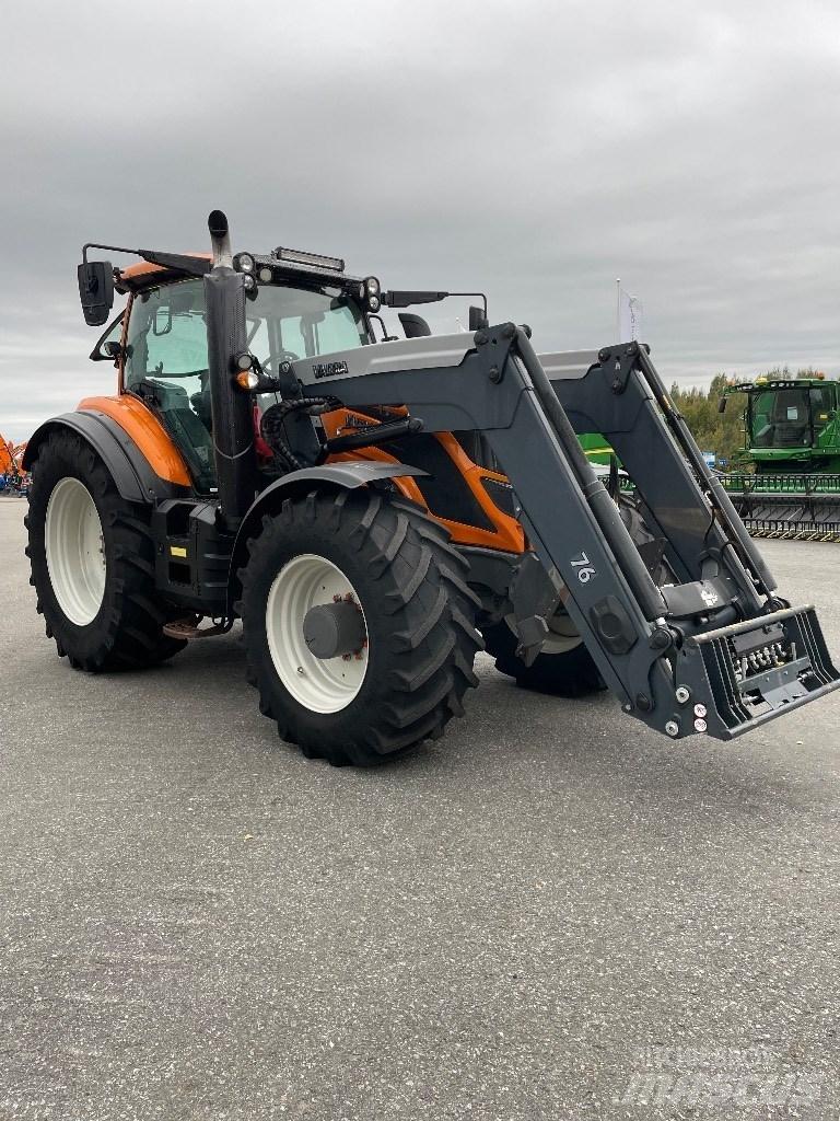 Valtra T174 Traktoren