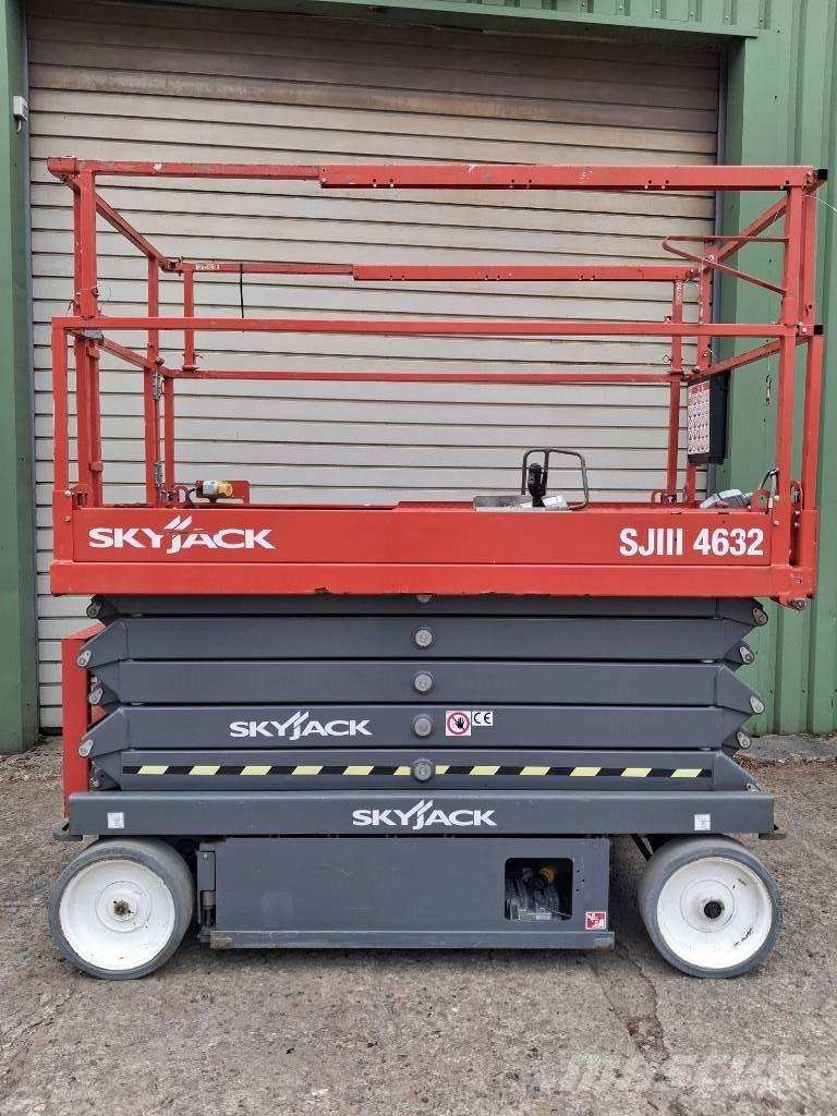 SkyJack SJ III 4632 Scheren-Arbeitsbühnen