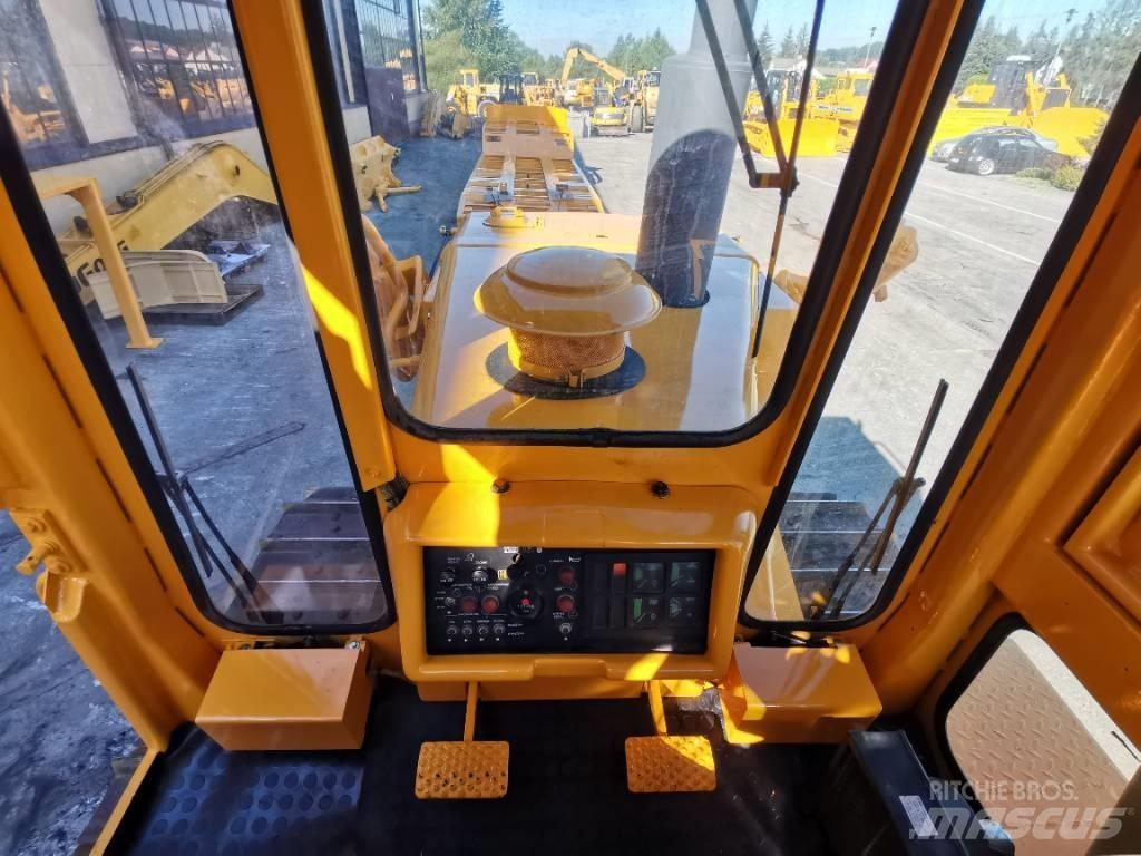 Dressta TD-20G Bulldozer