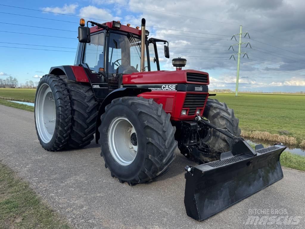 Case IH 1255 XL Traktoren