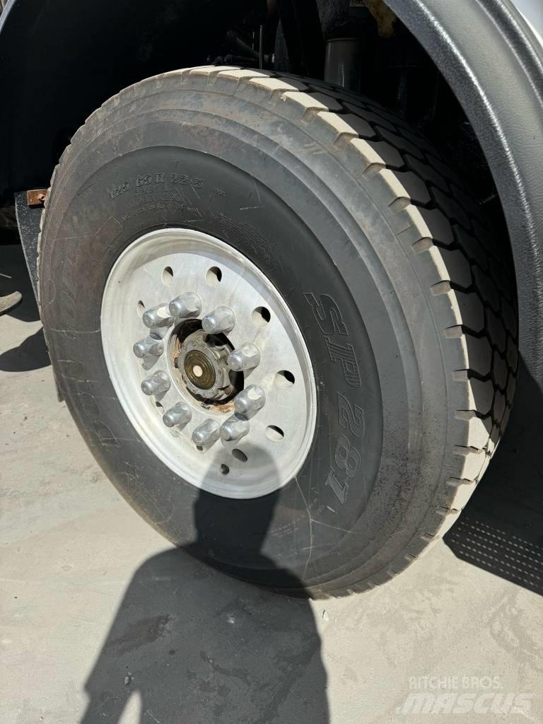 Mack MR 688 S Andere Fahrzeuge
