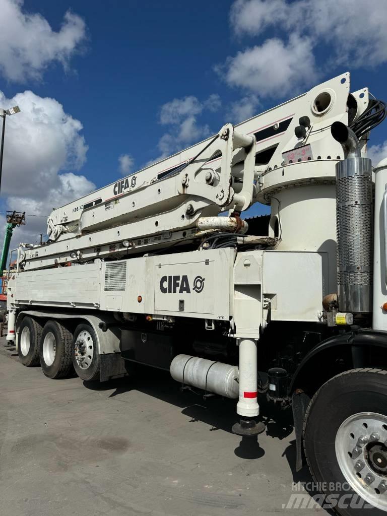 Mack MR 688 S Andere Fahrzeuge