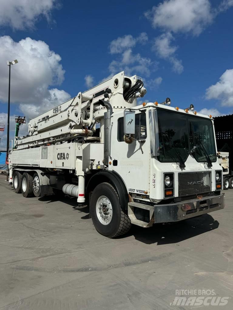 Mack MR 688 S Andere Fahrzeuge