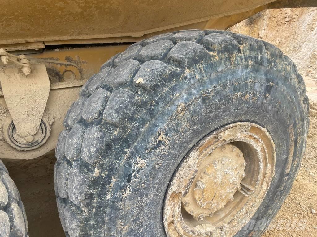 CAT 730 Dumper - Knickgelenk