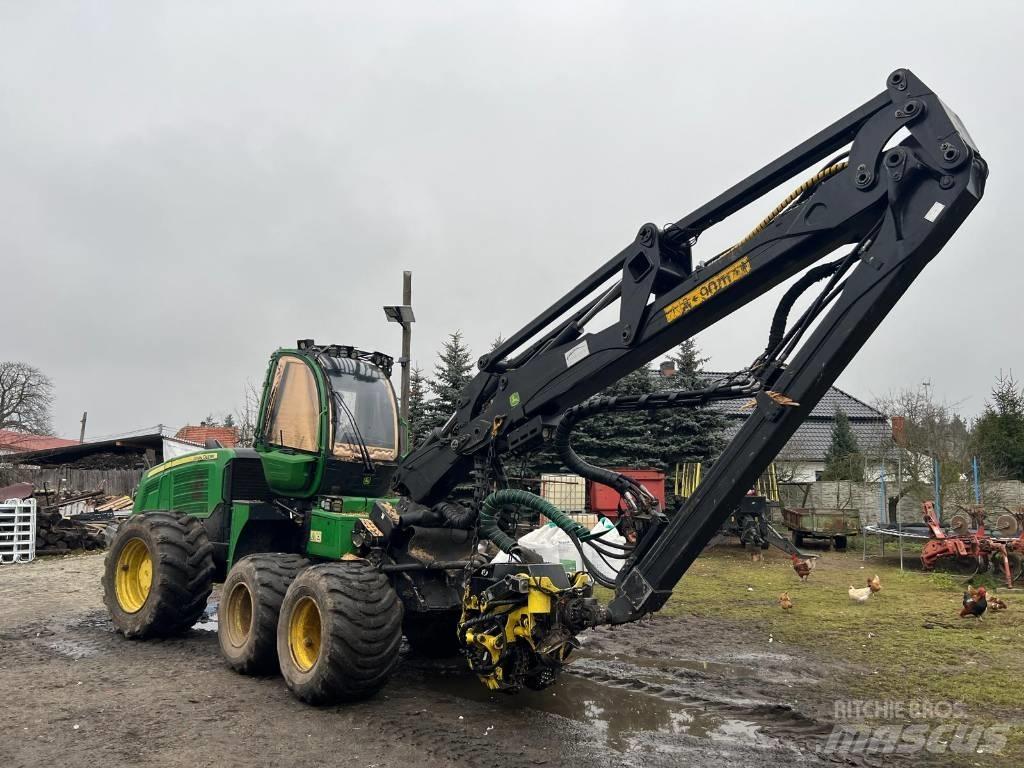 John Deere 1170 E Harvester