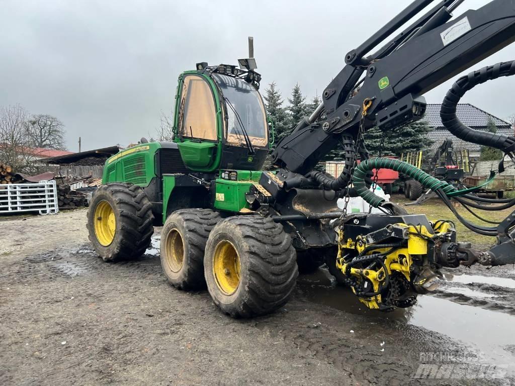 John Deere 1170 E Harvester