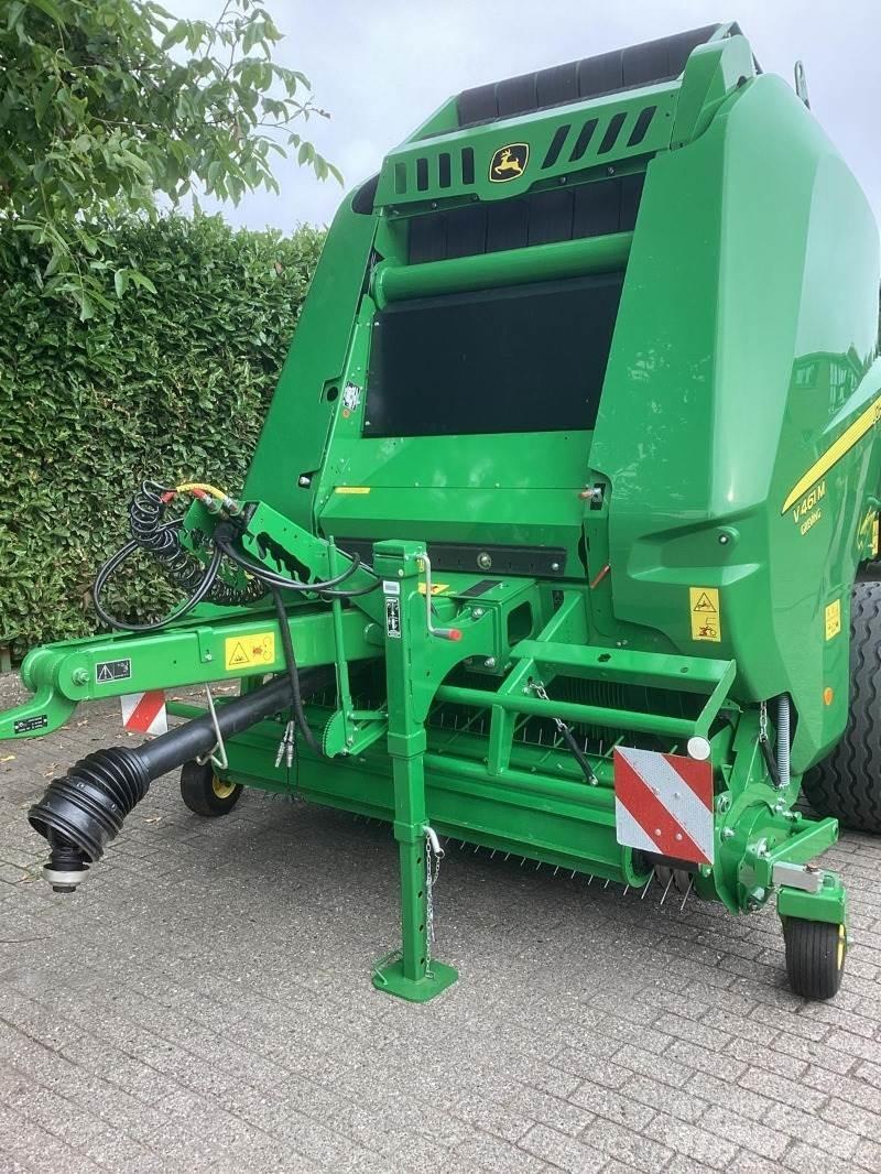 John Deere V461M Rundballenpressen
