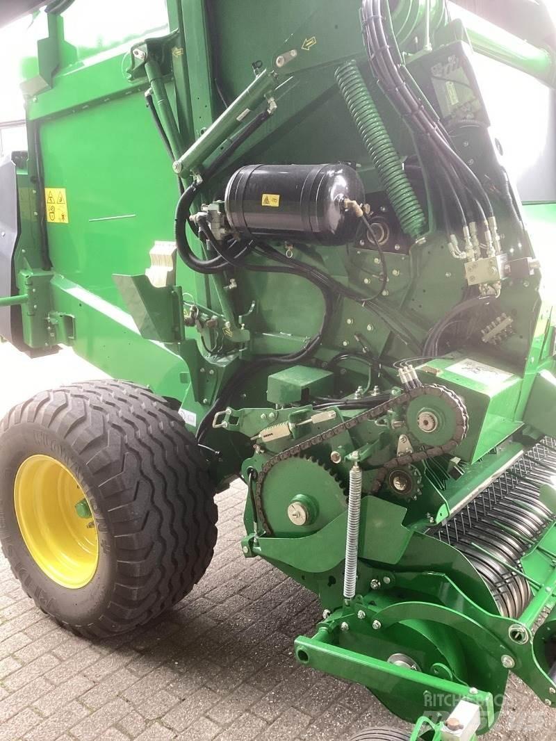John Deere V461M Rundballenpressen