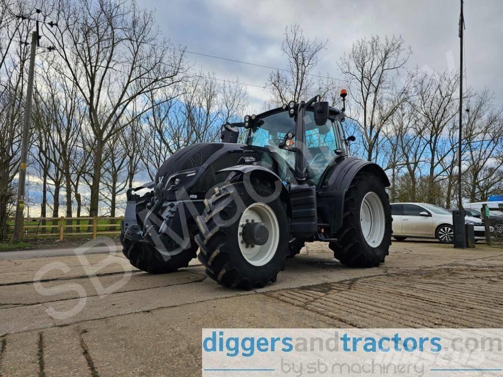 Valtra T 154 Traktoren
