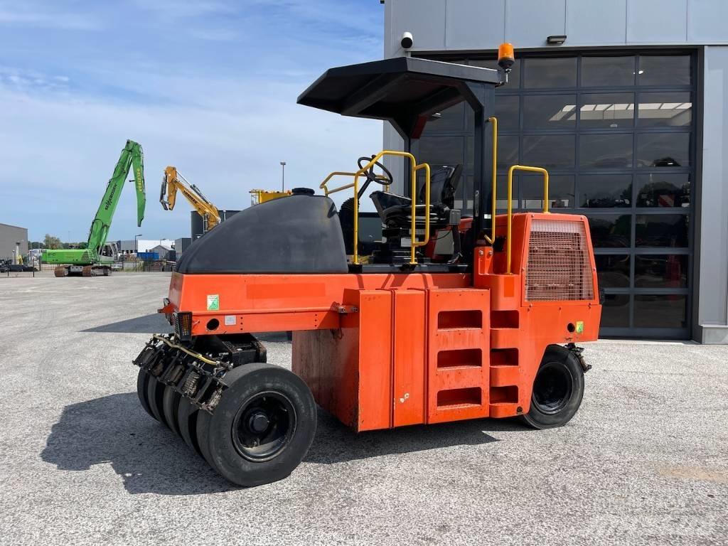 Dynapac CP 142 Gummiradwalzen