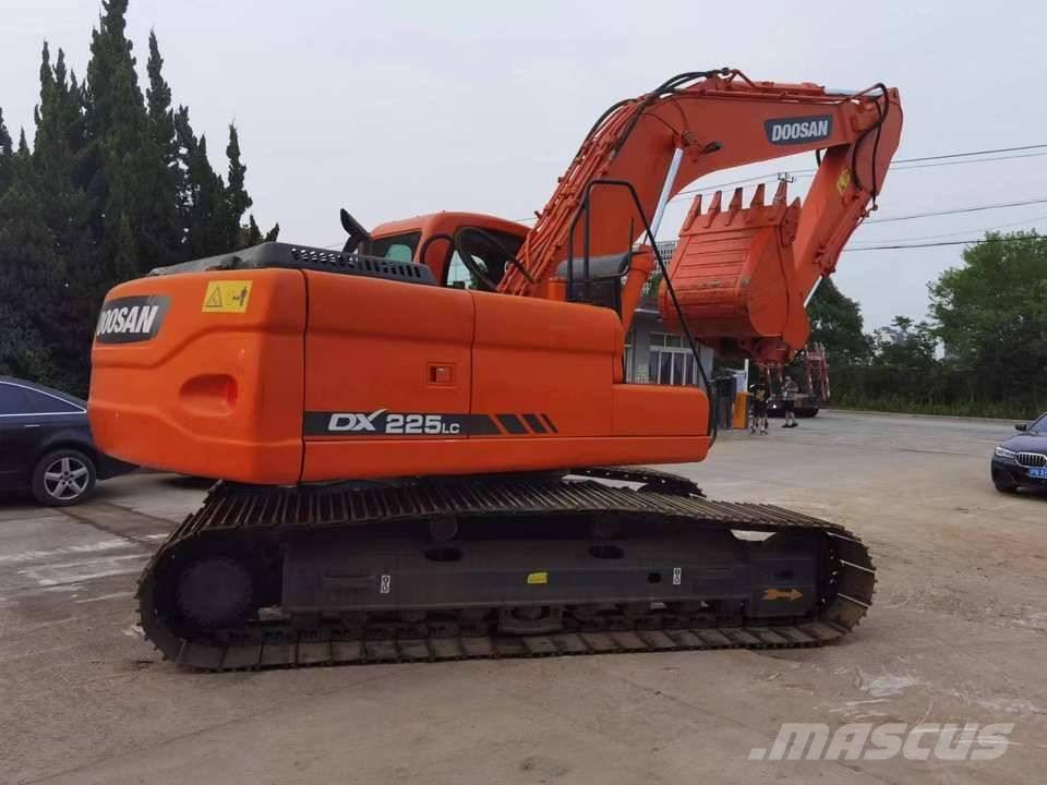 Doosan DX 225 Raupenbagger