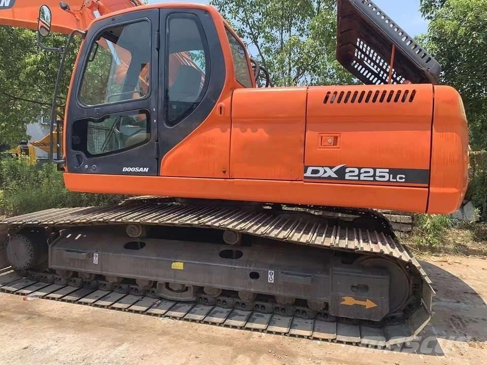 Doosan DX 225 Raupenbagger