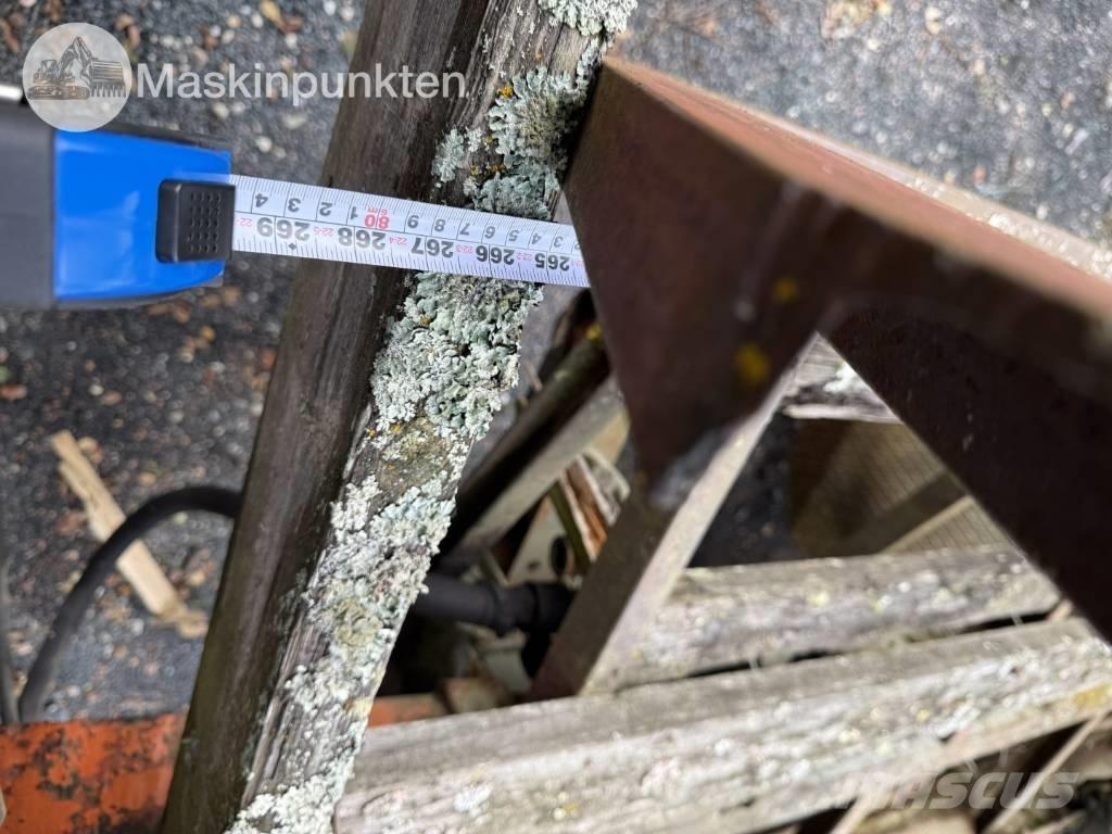  Traktorvagn med kran Weitere Anhänger