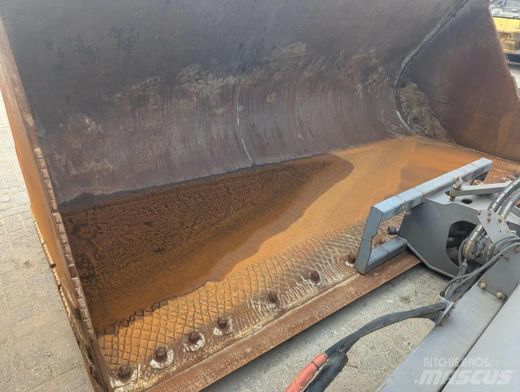 Volvo L 350 H Schaufeln
