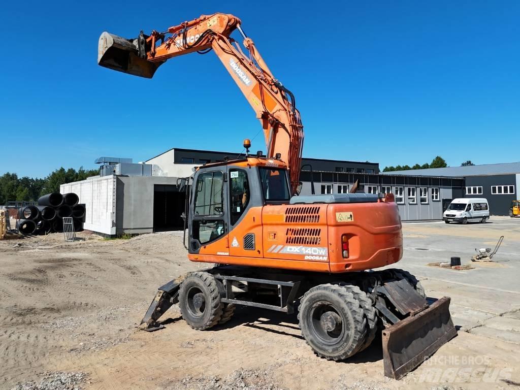 Doosan DX 140 W Mobilbagger