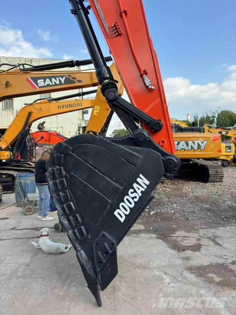 Doosan DX300 Raupenbagger