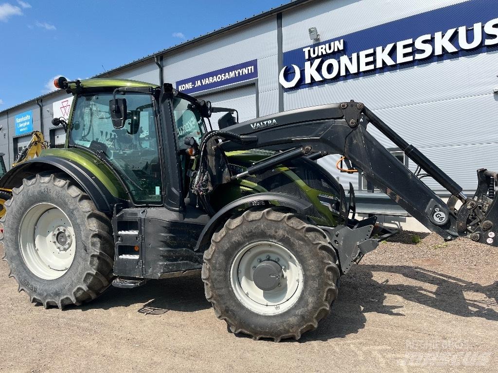 Valtra T 145 Traktoren