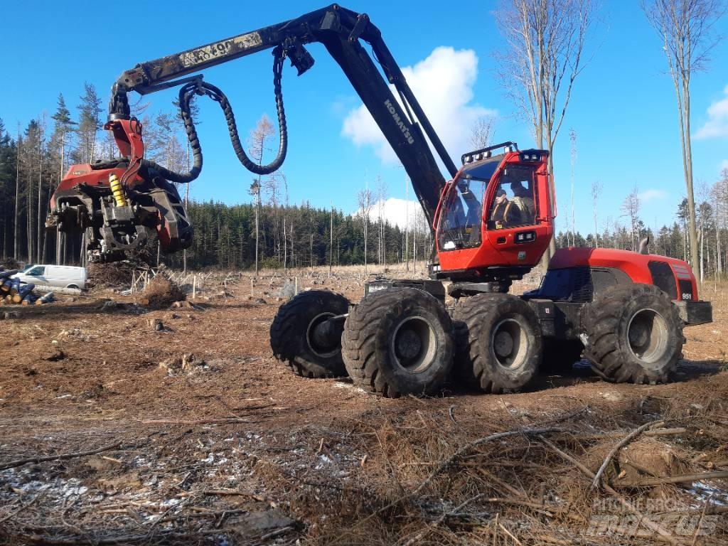 Komatsu 951 Harvester