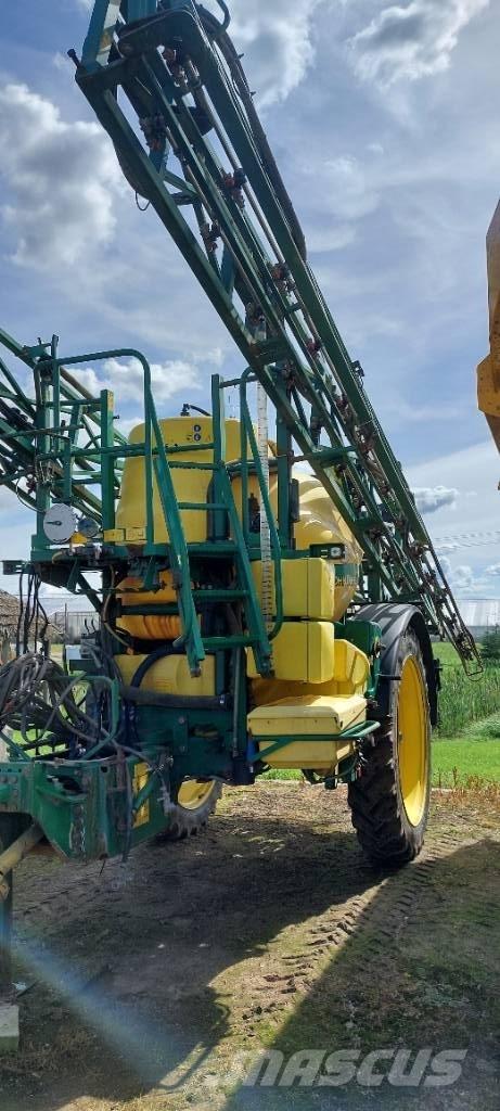 John Deere 840 i Anhängespritzen