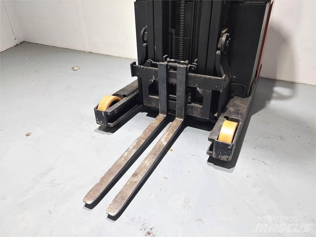 BT RRE 160 Schubmaststapler