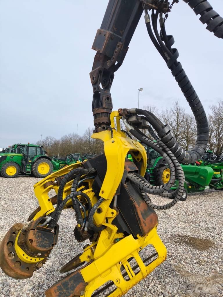 John Deere 1270E Harvester