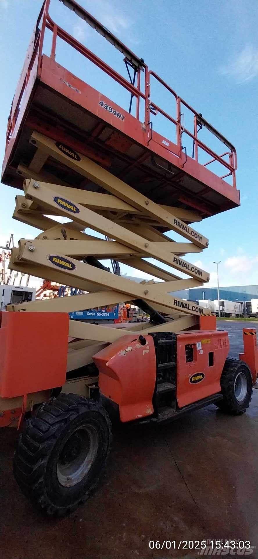 JLG 4394RT Scheren-Arbeitsbühnen