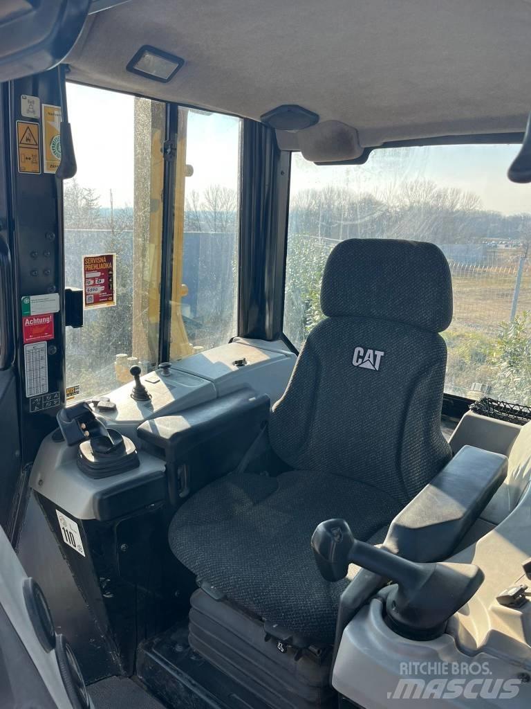 CAT D 6 N XL Bulldozer