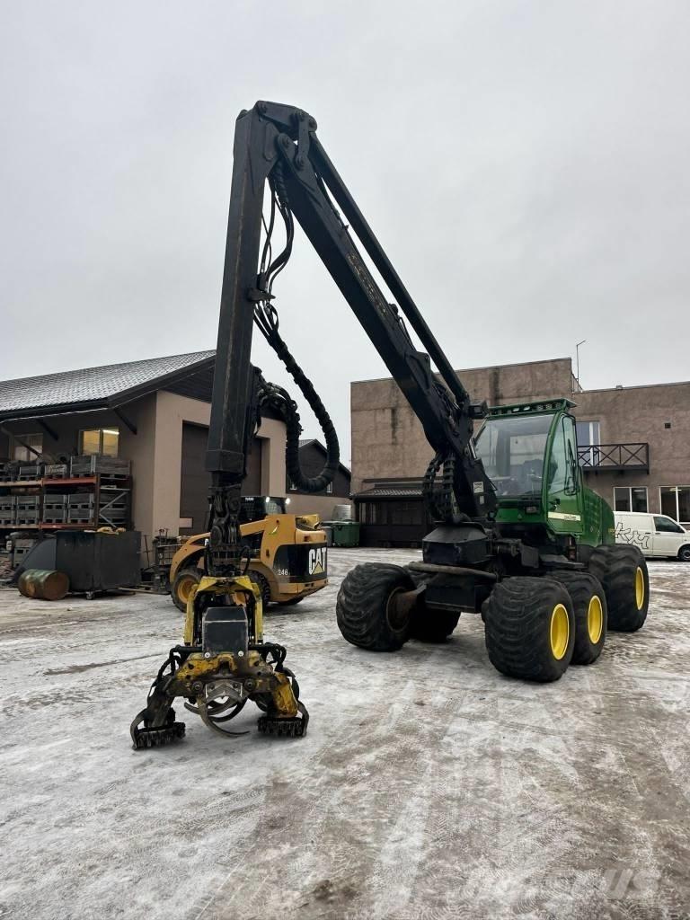 John Deere 1070 D Harvester
