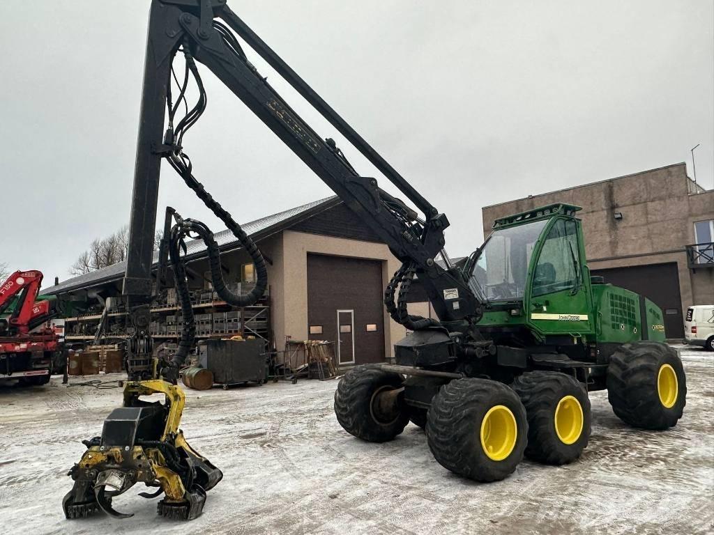 John Deere 1070 D Harvester