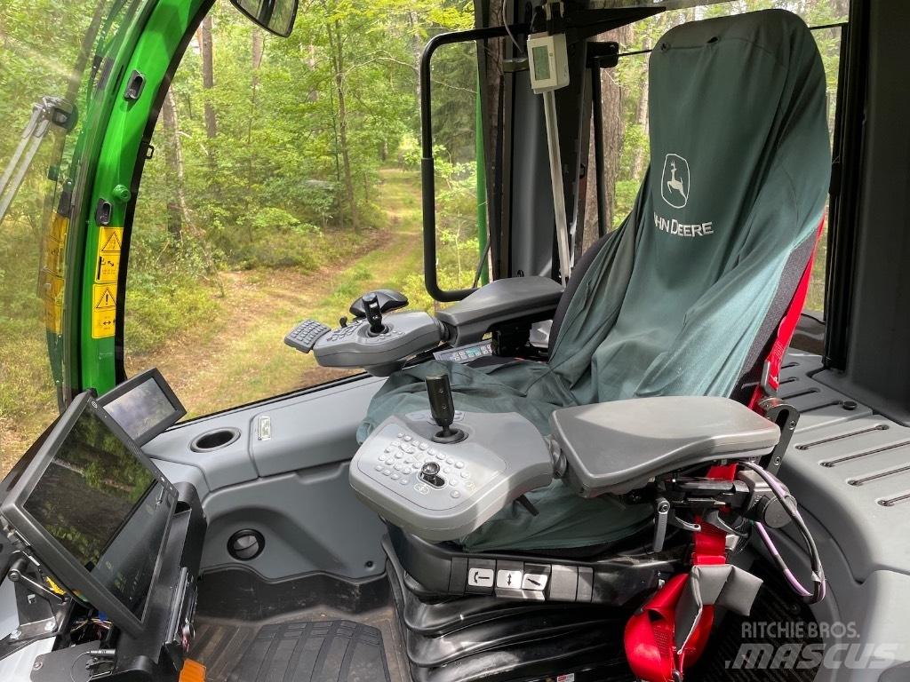 John Deere 1170G 8WD Harvester