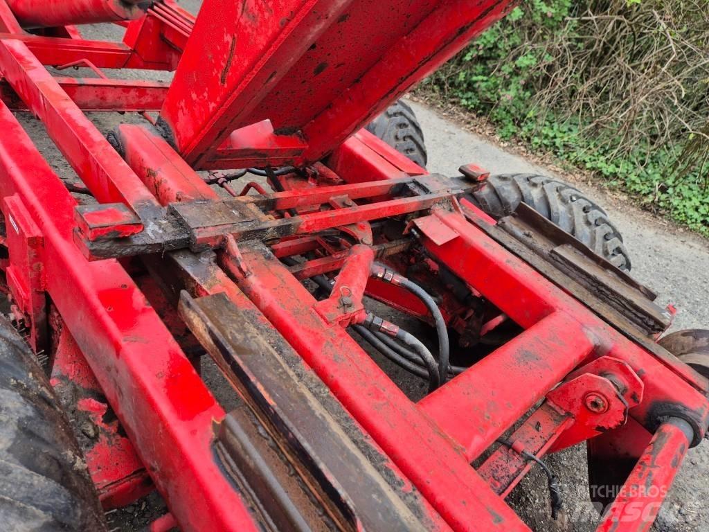 Agromet Warfama T041 Anhänger mit Hakenlift