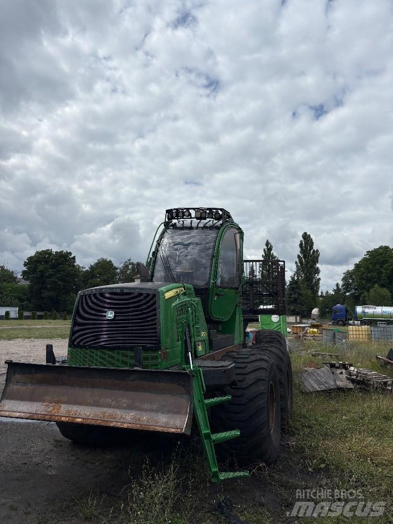 John Deere 1910E Forwarder