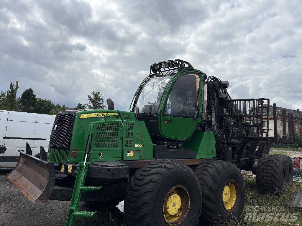John Deere 1910E Forwarder