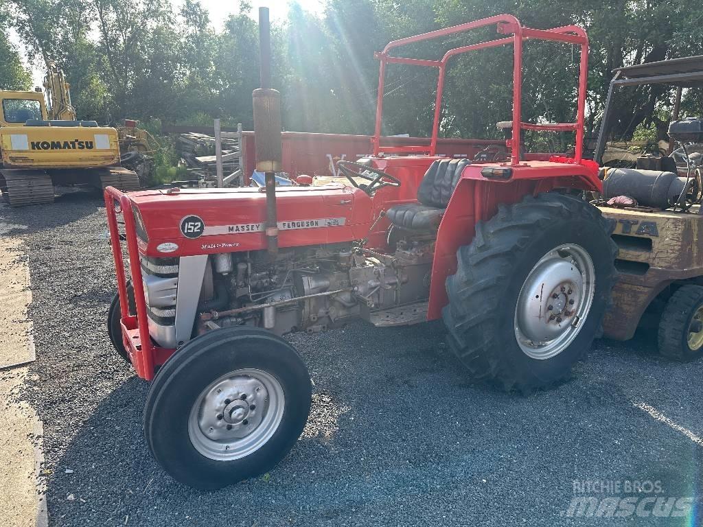 Massey Ferguson 152 Traktoren