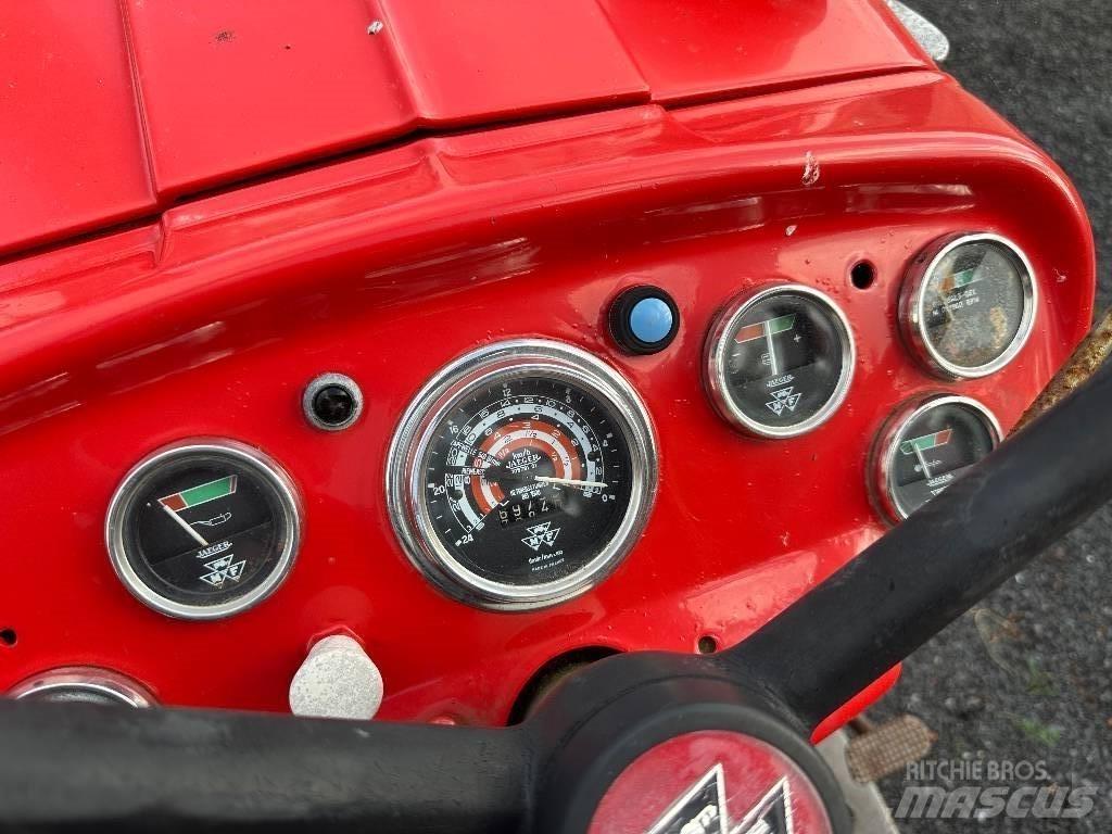 Massey Ferguson 152 Traktoren