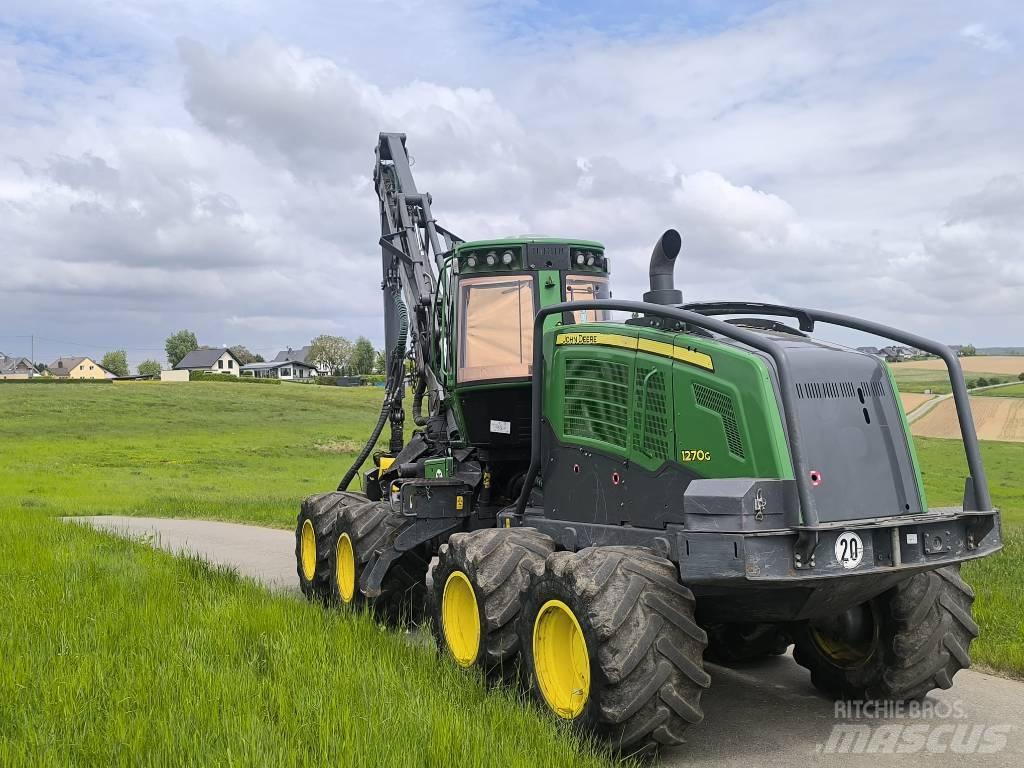 John Deere 1270 G Harvester