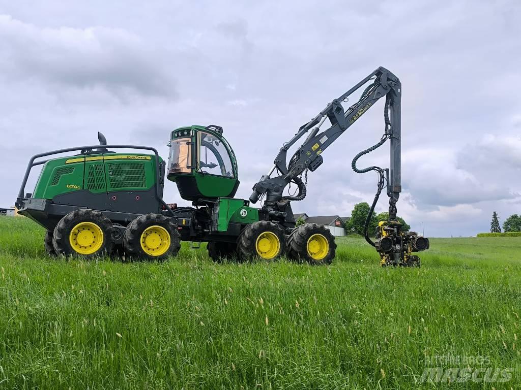 John Deere 1270 G Harvester