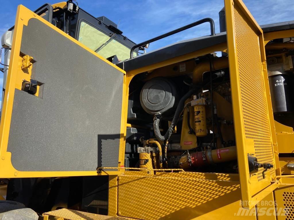 CAT 16 M Grader