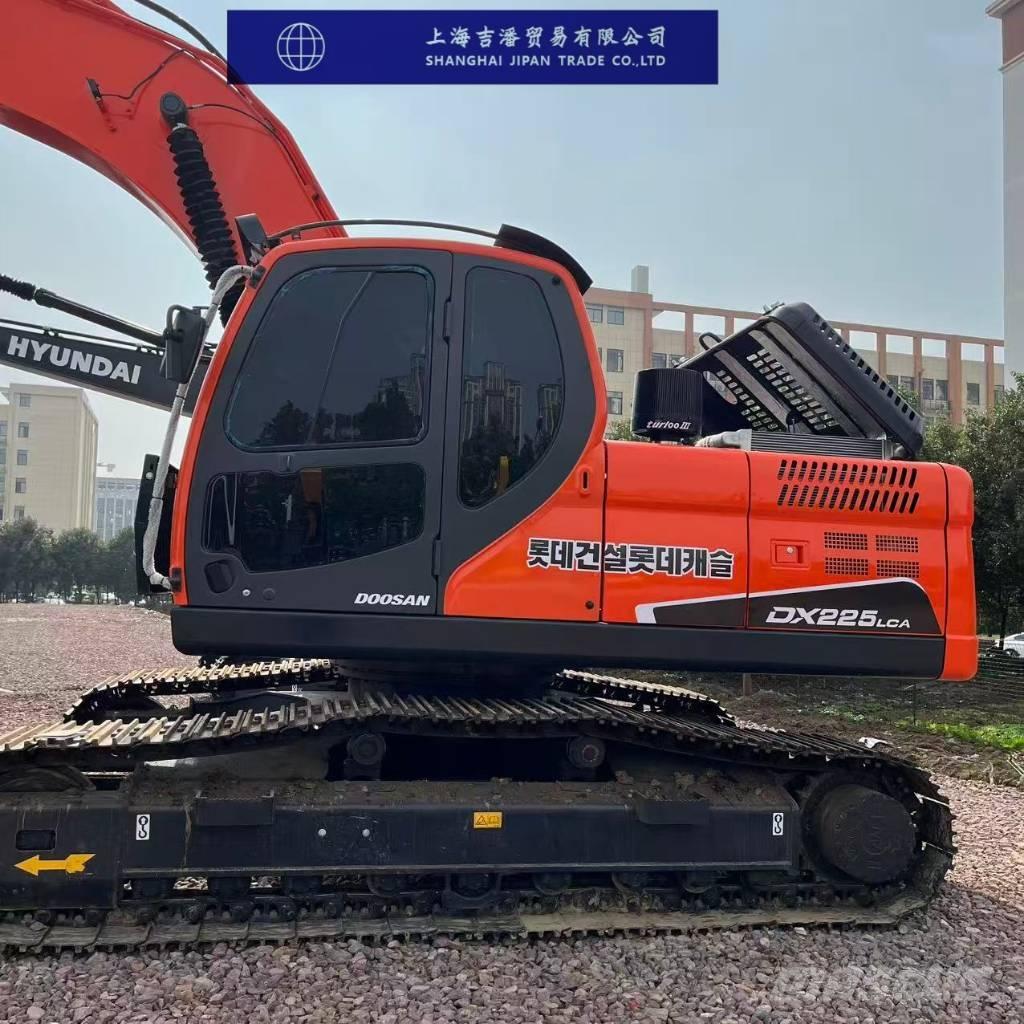Doosan DX 225 Raupenbagger