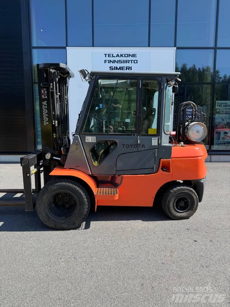 Toyota 02-7 FGF 30 Gasstapler