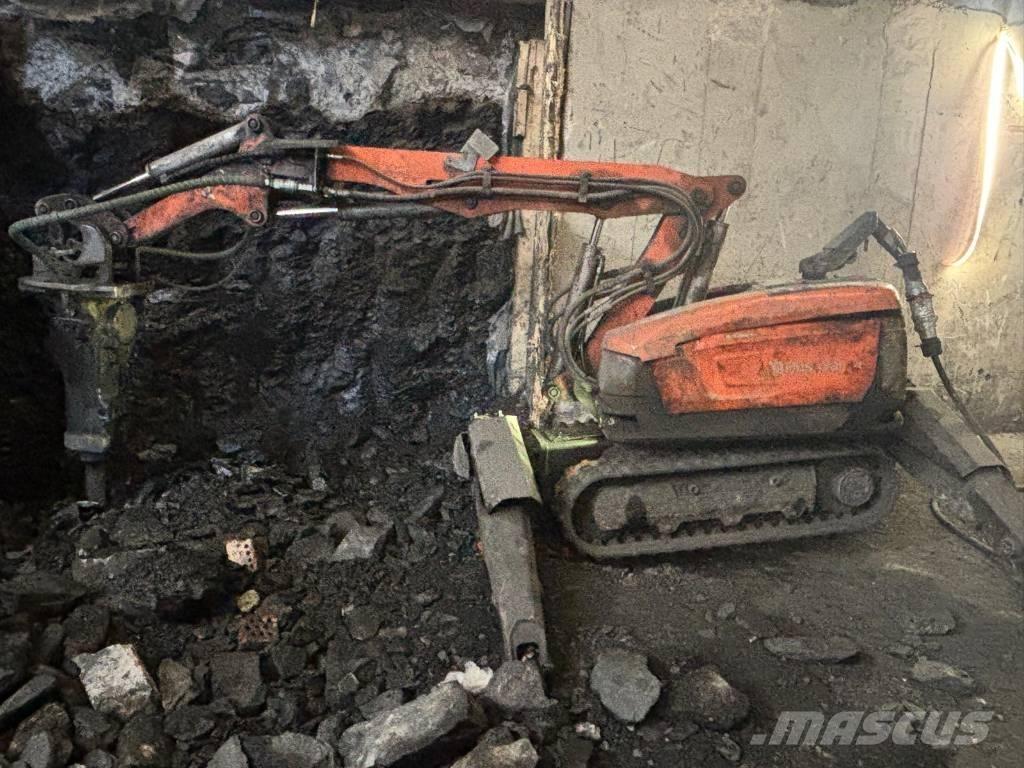 Husqvarna DXR 300 Abrissbagger