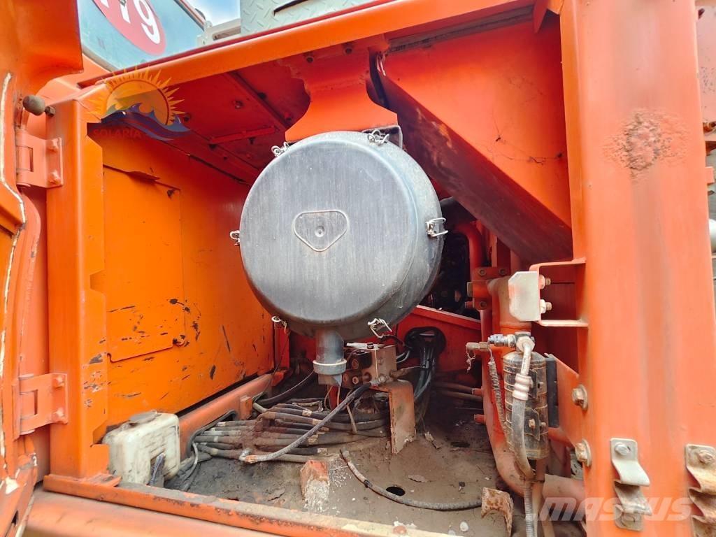 Doosan DX 300 LC Raupenbagger