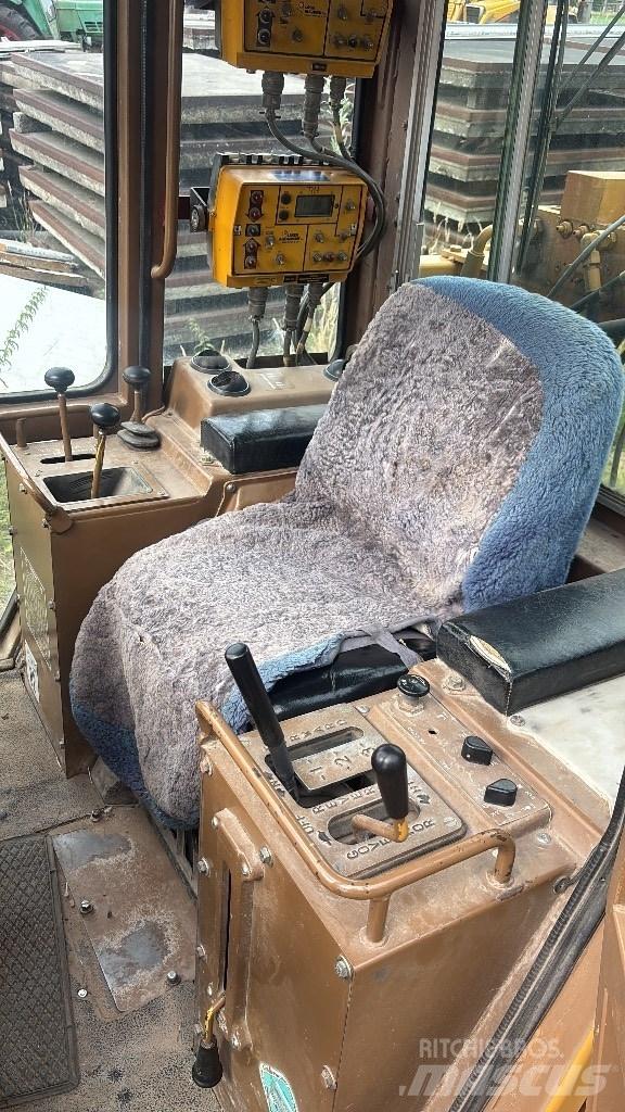 CAT D 4 C Bulldozer