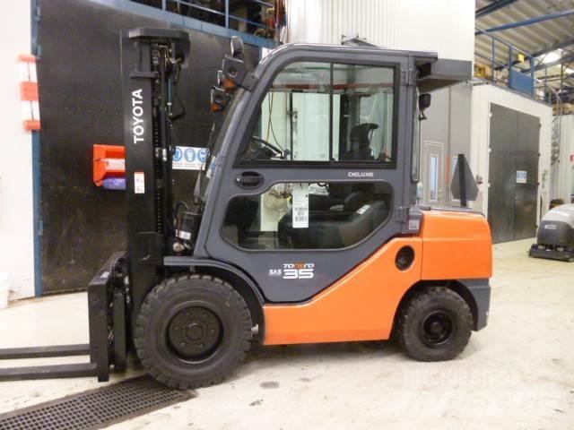 Toyota 52 - 2 - FDJF 35 Dieselstapler